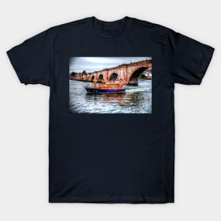 Berwick Upon Tweed RNLI Lifeboat And Old Bridge T-Shirt